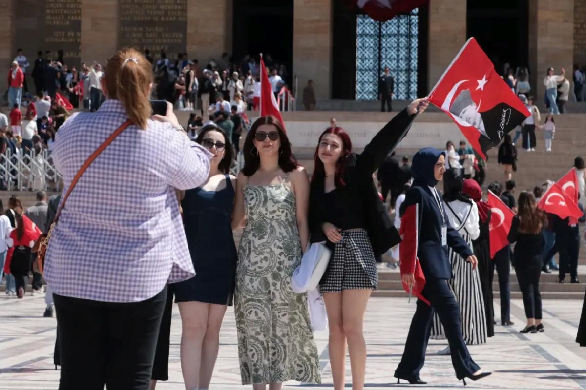 Anıtkabir’e binlerce ziyaretçi
