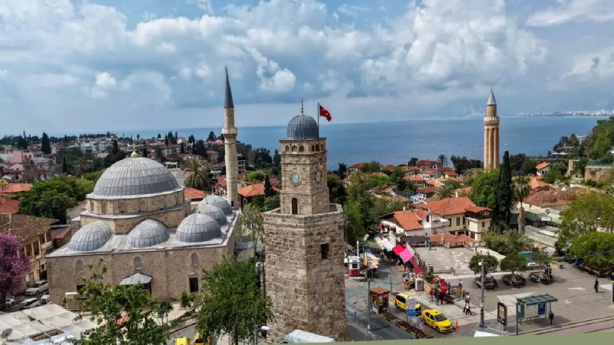 Antalya Saat Kulesi Zamanı Gösteremiyor