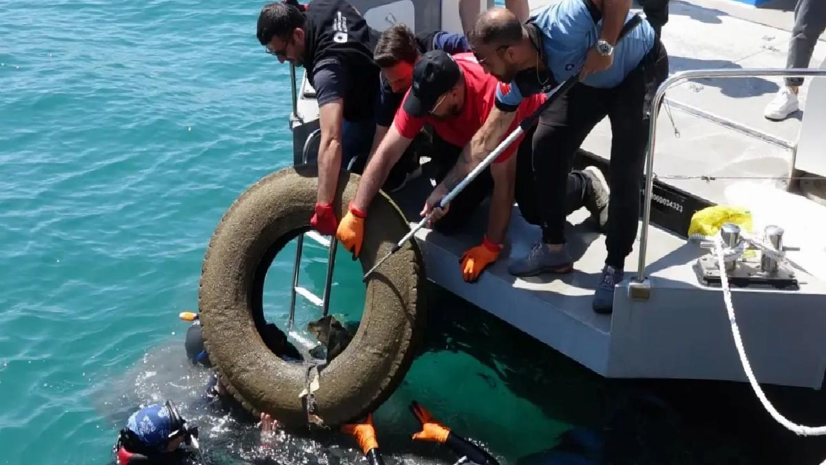 Antalya’da Deniz Dibi Temizliği