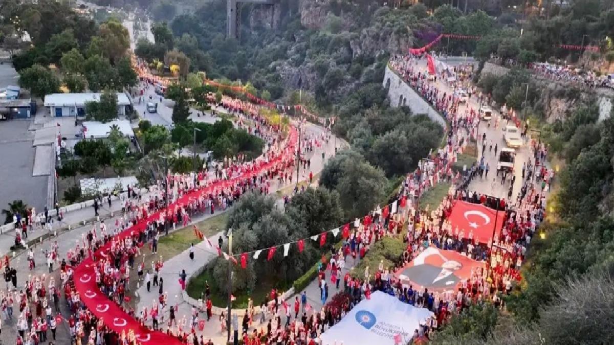 Antalya’da Fener Alayı ve Konser Heyecanı