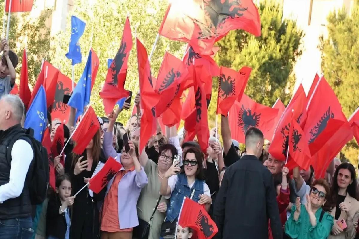 Arnavutluk’ta AB Üyelik Hedefi