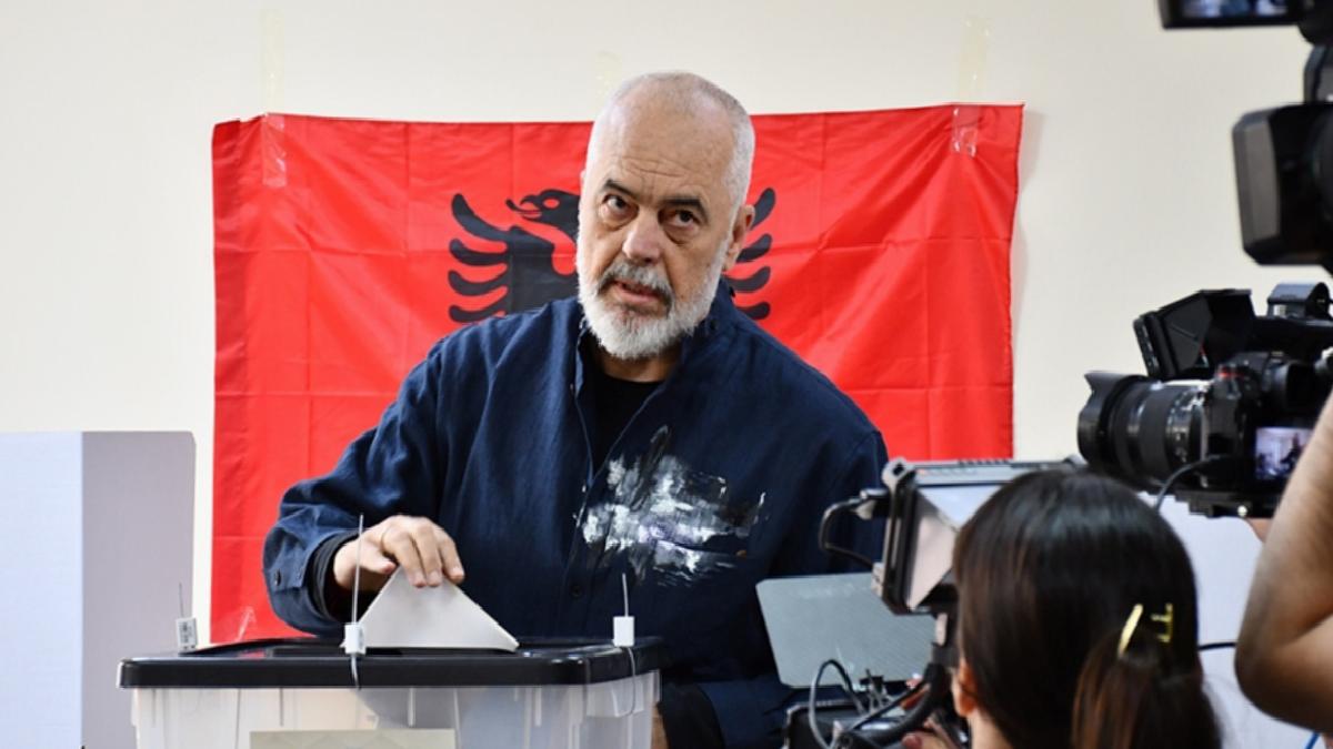 Arnavutluk’ta genel seçim: Rama’nın partisi önde