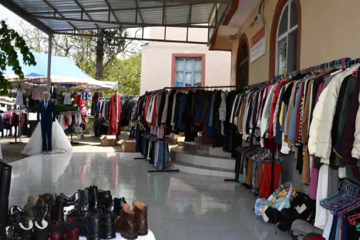 Atakum Belediyesi’nin Gezici Mağazası İhtiyaç Sahiplerine Destek Oluyor