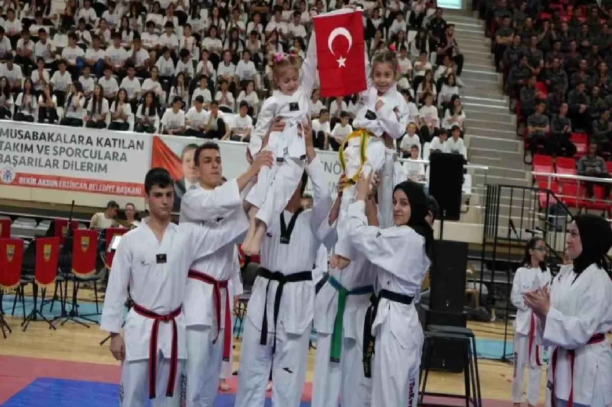 Atatürk’ü Anma Gençlik ve Spor Bayramı Erzincan’da Coşkuyla Kutlandı