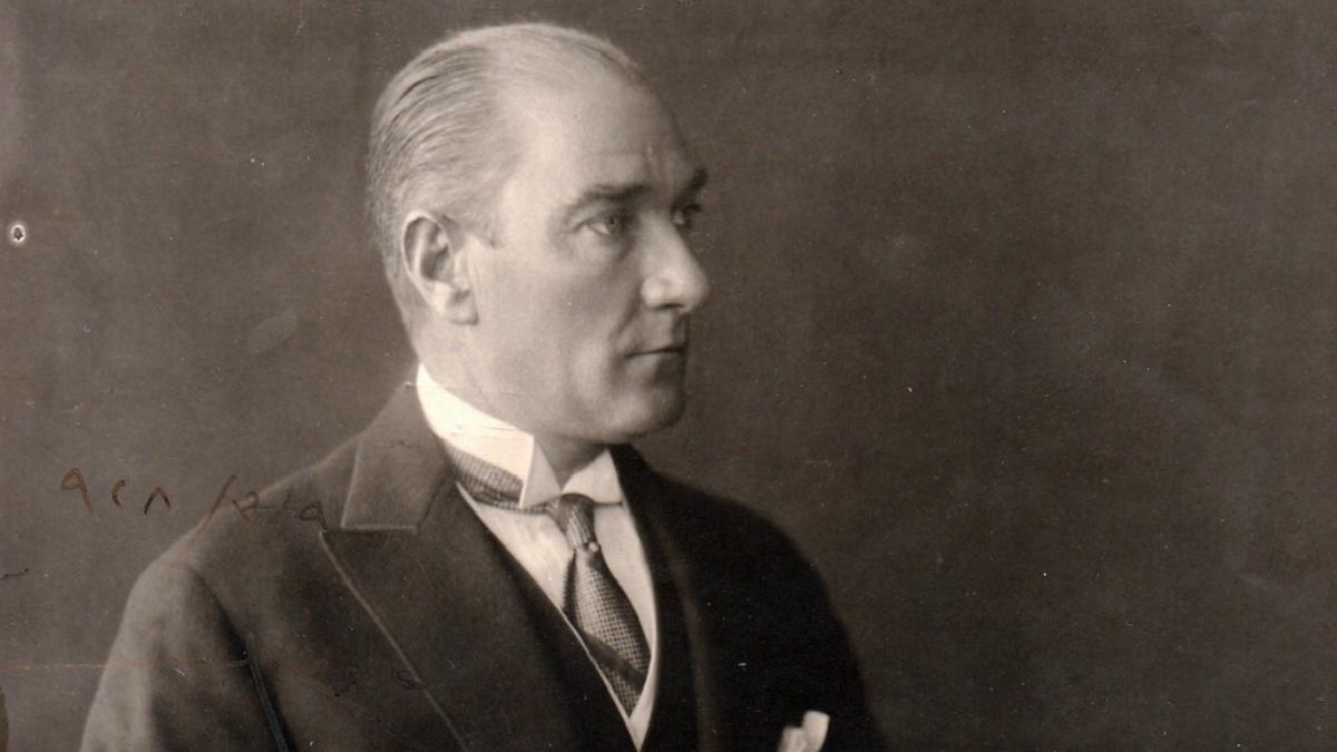 Atatürk’ün en bilindik fotoğraflarının çekildiği anların videosu ortaya çıktı