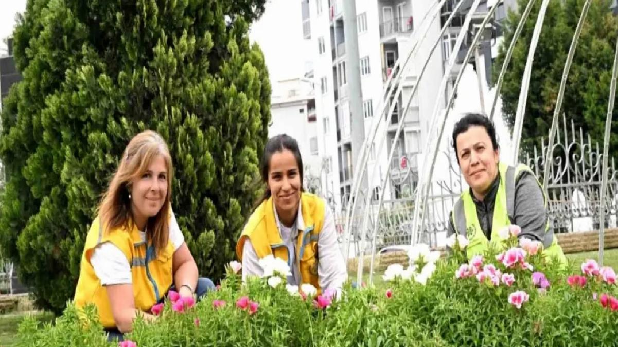 Aydın’da Bahar Çiçekleri ile Şehir Süsleniyor