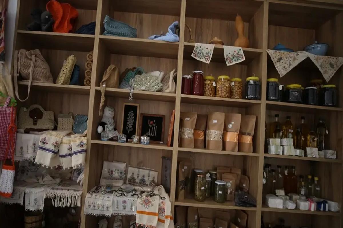 Ayvacık’ta Kadın Kooperatifi Yöresel Lezzetler Sunuyor