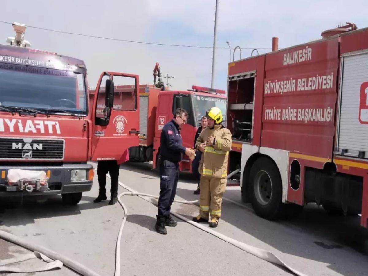Ayvalık’ta Kereste Deposunda Yangın
