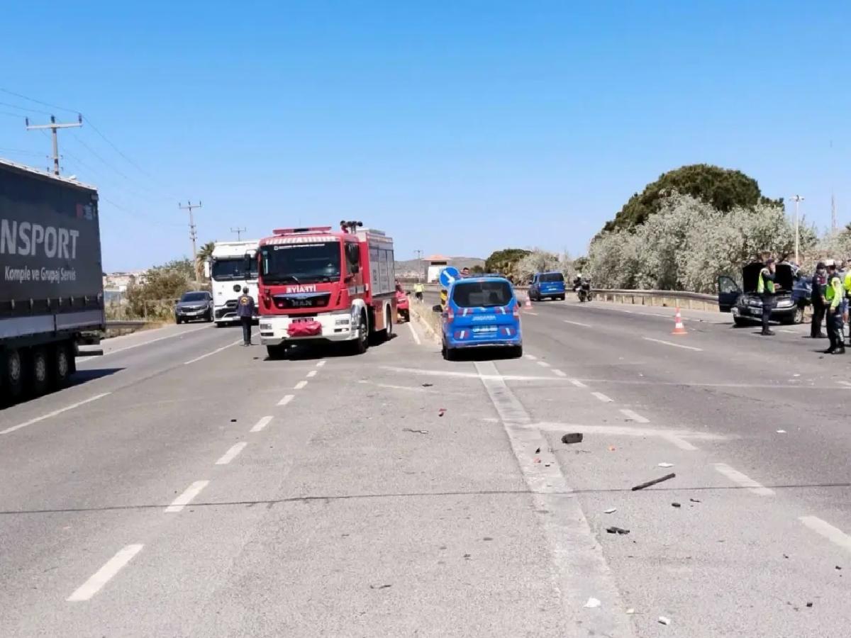 Ayvalık’ta Zincirleme Kaza: 4 Yaralı