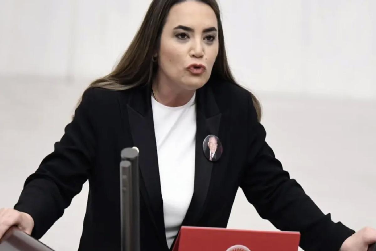 Babasının mezarında saldırıya uğradı! Alparslan Türkeş’in kızından açıklama var