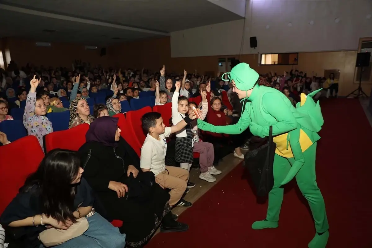 Bafra’da ‘Atom Karınca’ Tiyatrosu Sahnelendi
