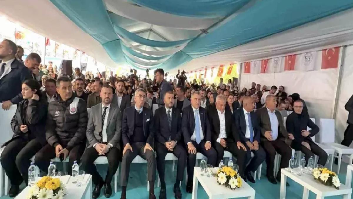 Bakan Bak: “Türkiye’de son 23 yılda spor tesisleri devrimi yaşanmaktadır”