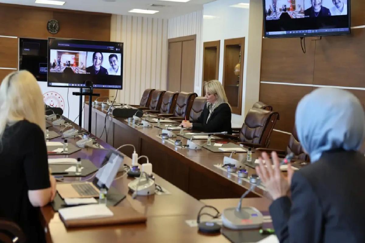Bakan Göktaş, Öğrencilerle Görüştü