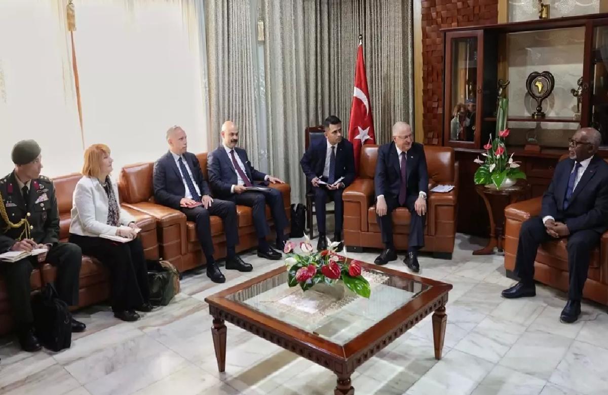 Bakan Güler Kamerun’da