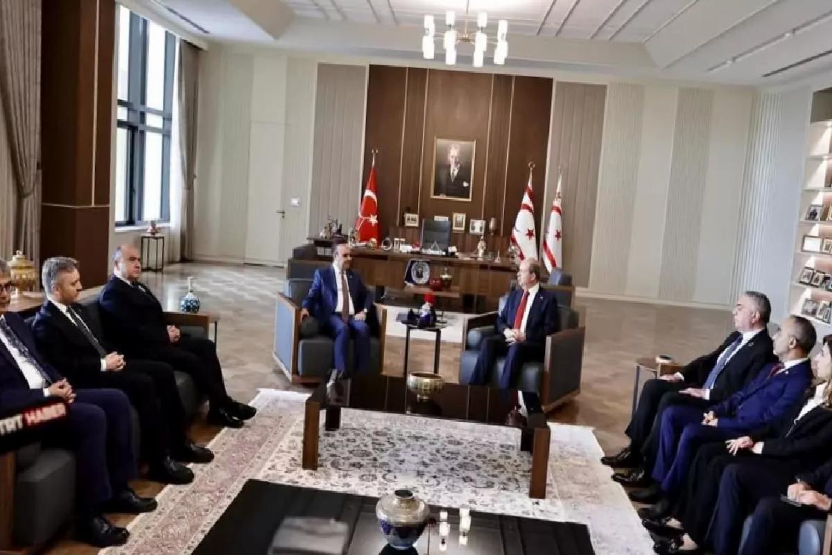 Bakan Kacır, KKTC Cumhurbaşkanı Tatar ile Görüştü