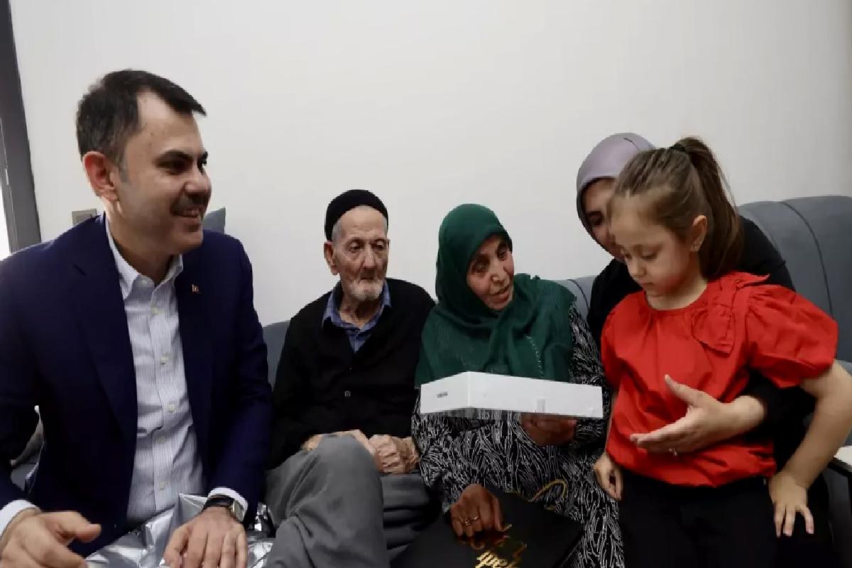 Bakan Kurum, Depremzedeleri Ziyaret Etti