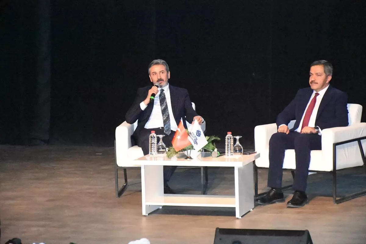 Bakan Yardımcısı Aydın, Gençlerle Geleceği Tartıştı