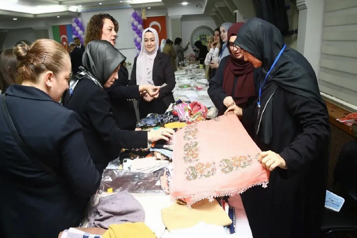 Bakü’de, Azerbaycanlı ve Türk kadınlar ortak kermes düzenledi