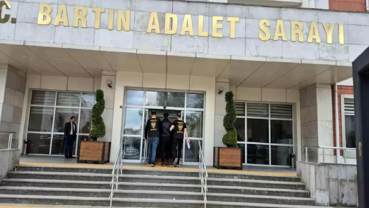 Bartan’da Aranan Zanlı Baza Altında Yakalandı