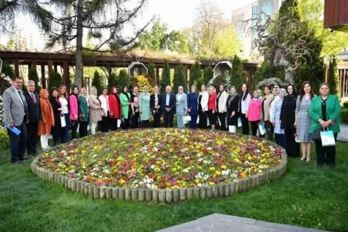 Başkan Büyükkılıç, kadın muhtarların Anneler Gününü kutladı