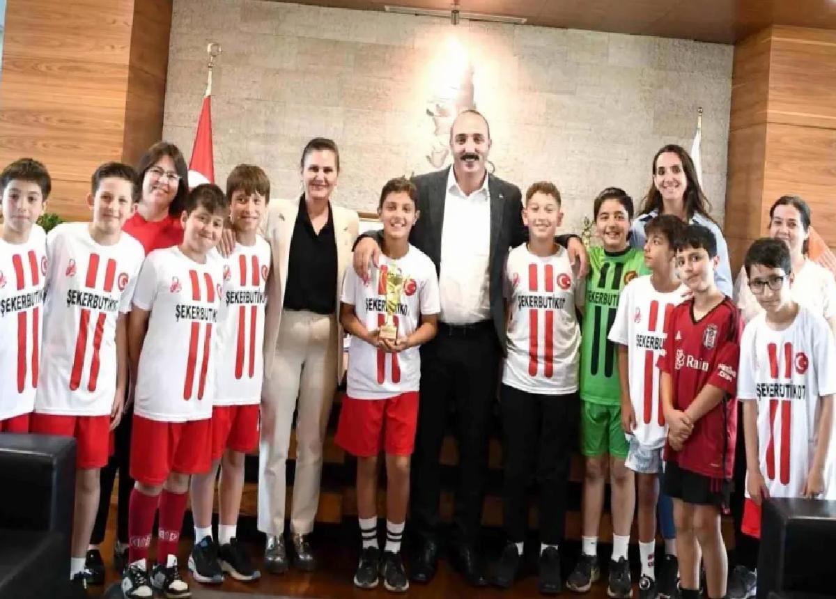 Başkan Kotan, 23 Nisan Futbol Turnuvası Şampiyonlarını Makamında Ağırladı