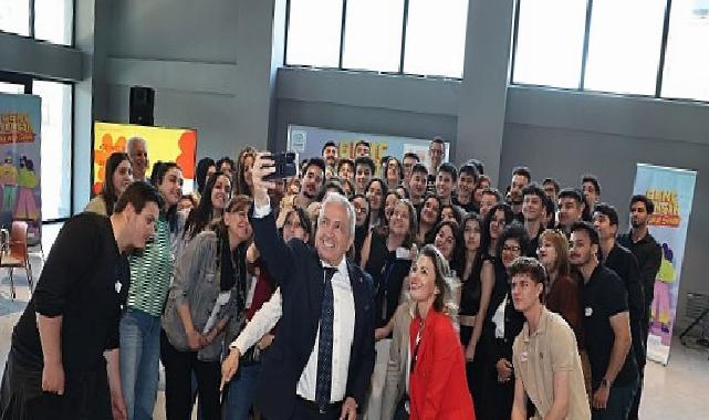 Başkan Şadi Özdemir Gençlik Bayramı’nda gençlerle buluştu