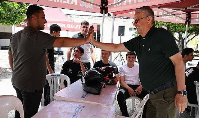 Başkan Topaloğlu, liselilerin kermesine katıldı