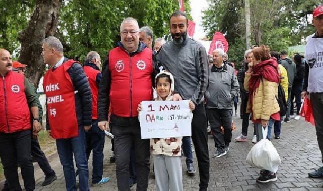 Başkan Zeyrek, 1 Mayıs’ta Emekçilerle Omuz Omuza Yürüdü