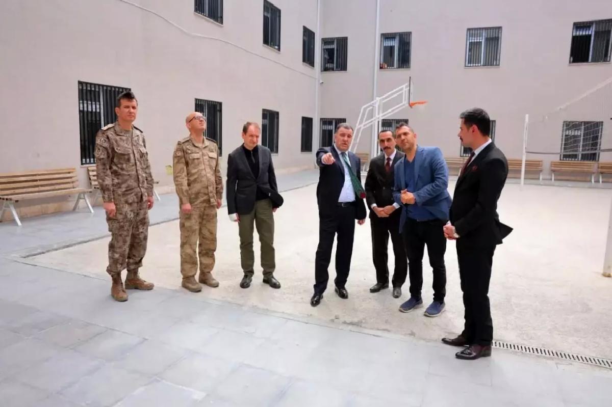 Bayburt Valisi Geri Gönderme Merkezi’ni Ziyaret Etti