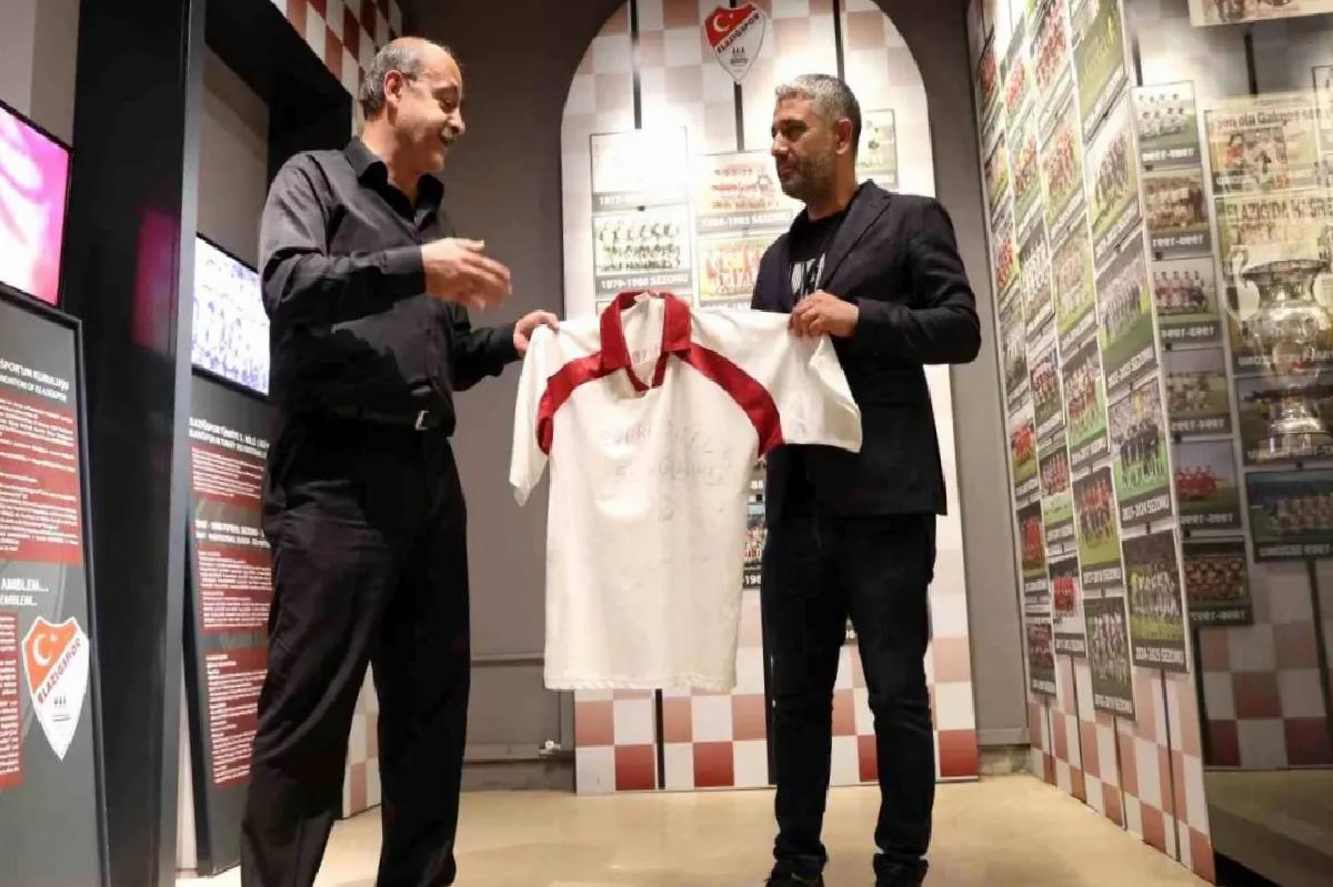 Bedri Yücel, Elazığspor’un Tarihi Formasını Müzeye Bağışladı