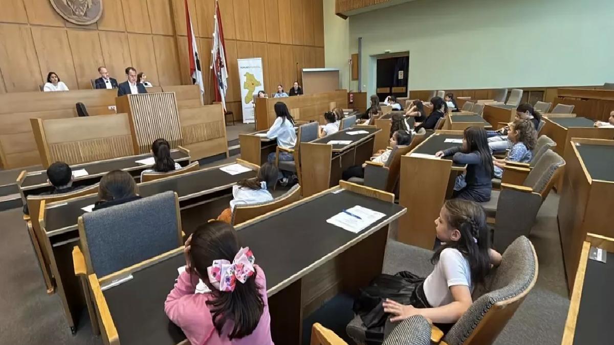 Berlin’de Çocuklar Belediye Meclisi’nde