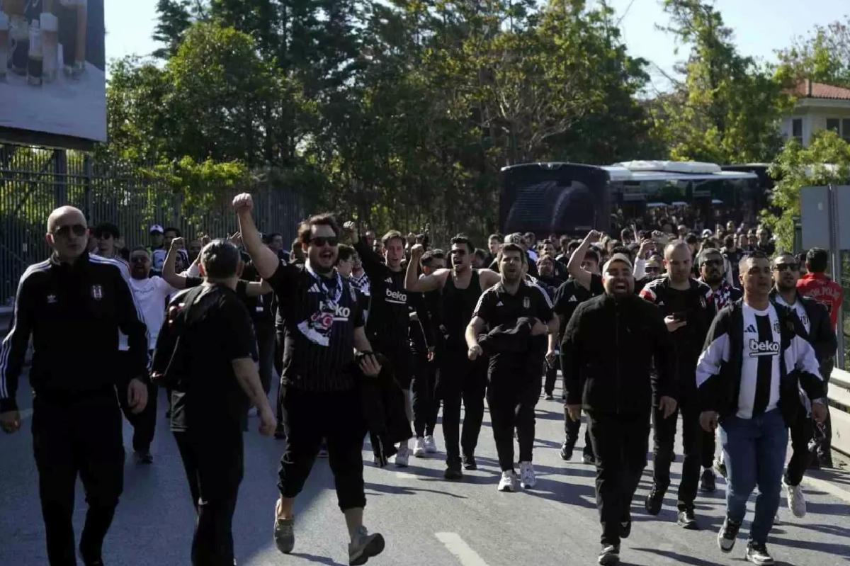 Beşiktaşlı Taraftarlar Derbi İçin Kadıköy’de