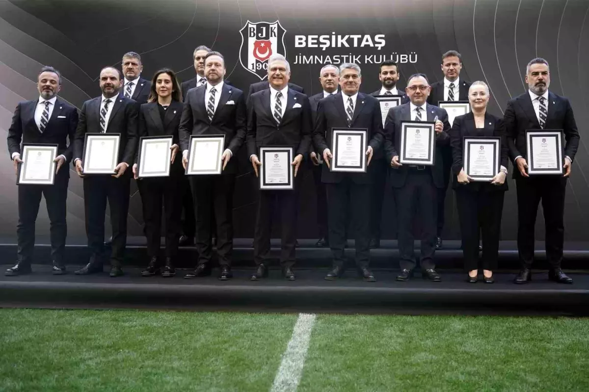 Beşiktaş’ta Başkan Serdal Adalı ve yönetimi, mazbatalarını aldı