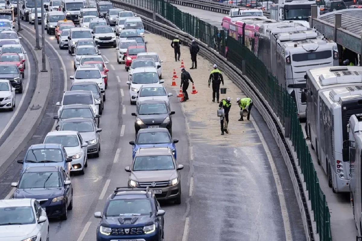 Beylikdüzü’nde Metrobüs Kazası: 1 Ölü, 22 Yaralı