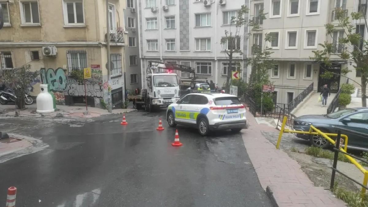Beyoğlu’nda Takla Atan Araç Yaya Kurtardı