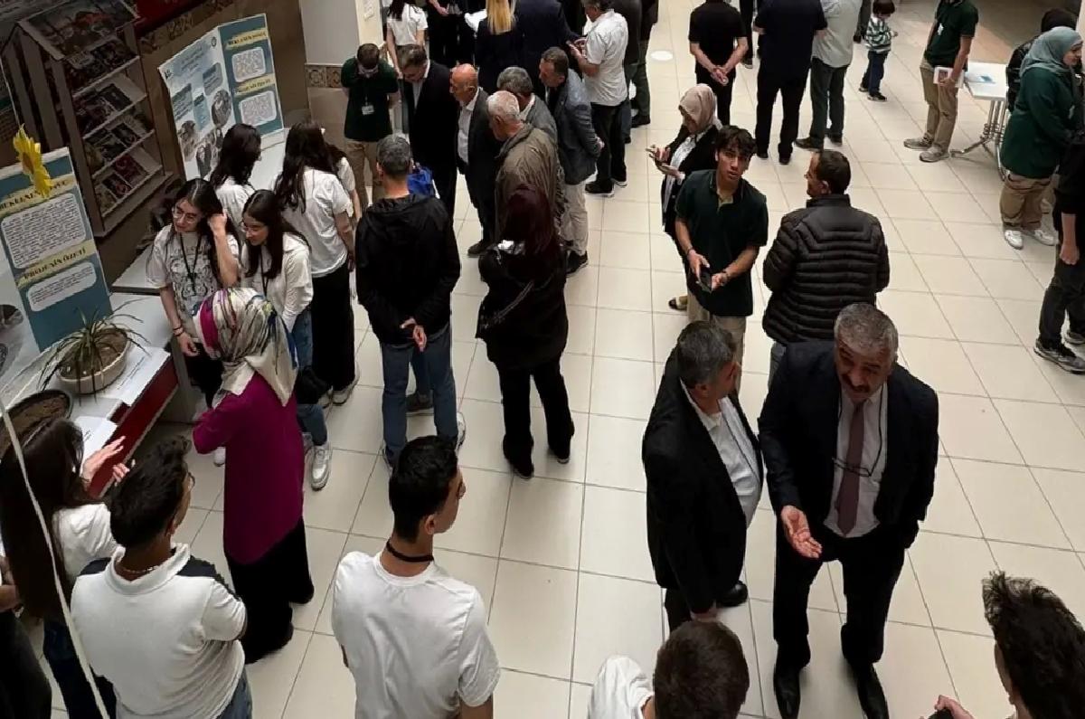 Beyşehir’de TÜBİTAK 4006 Bilim Fuarı Açıldı