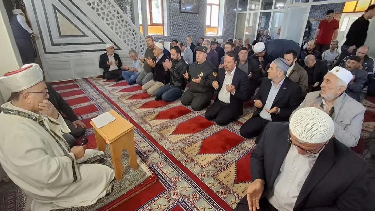 Bilge köyü katliamında hayatını kaybeden imam Hacı Kazım Ozan için mevlit okutuldu