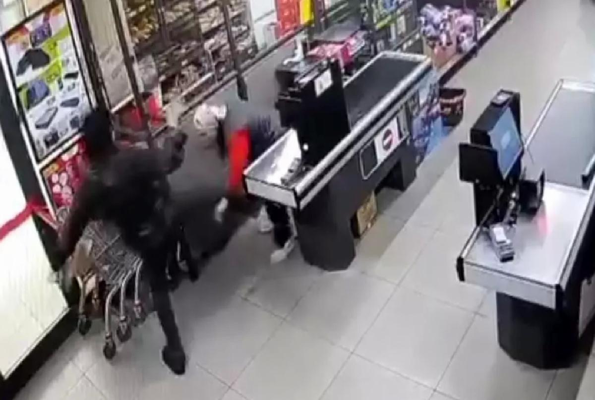 BİM’de Kadın Kasiyere Darp