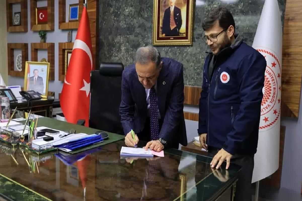 Bingöl Valisi Gazze için Kurban Bağışı Yaptı