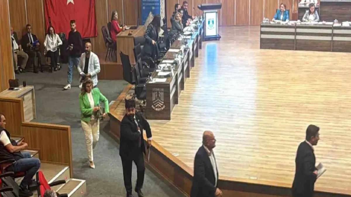 Bodrum Belediyesi Meclis Toplantısında Tartışma ve Protesto