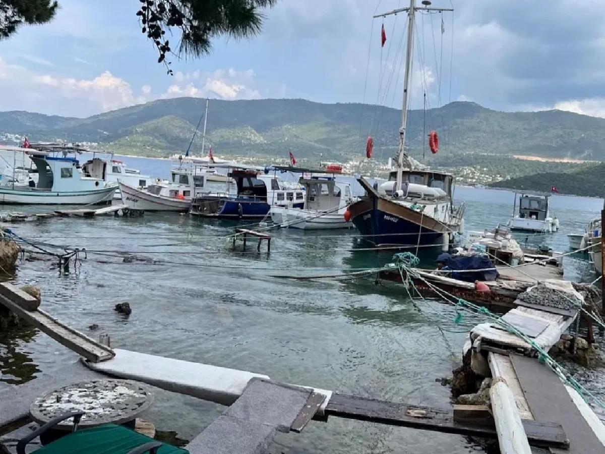 Bodrum’da Yasa Dışı Tonozlar ve Terk Edilmiş Tekneler Kaldırıldı