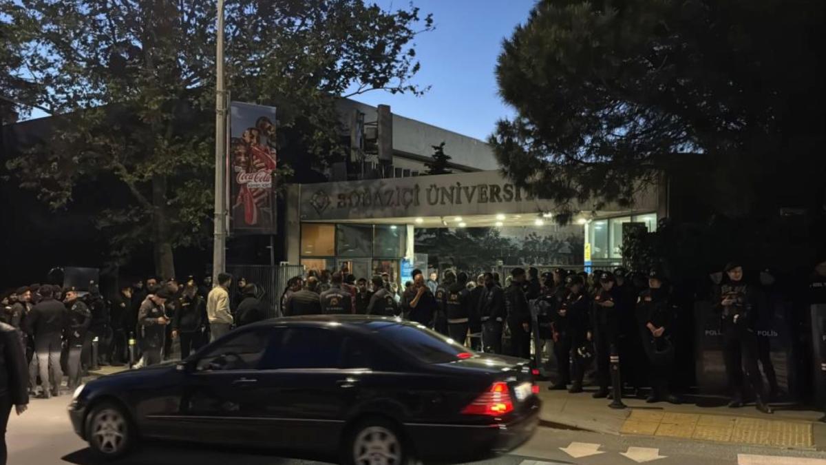 Boğaziçi Üniversitesi’nde göstericiler polise saldırdı: 97 gözaltı