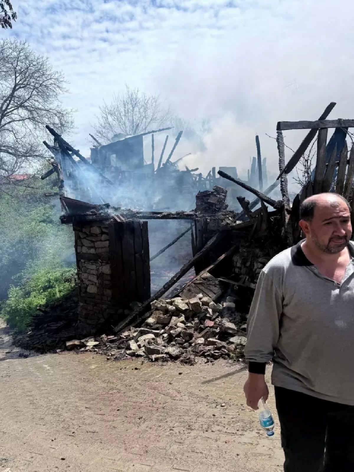 Bolu’da Yangın: Cami ve Evler Kullanılamaz Hale Geldi