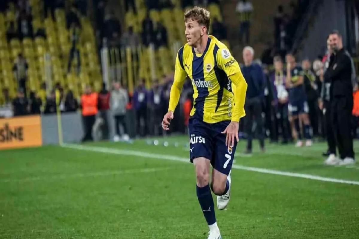 Burak Kapacak, Fenerbahçe’de İlk Kez Sahada