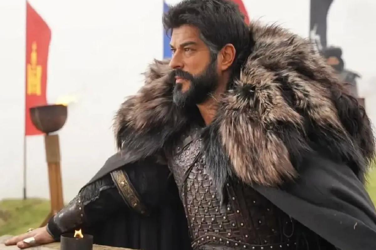 Burak Özçivit aşka geldi! Fahriye Evcen ile romantik paylaşım