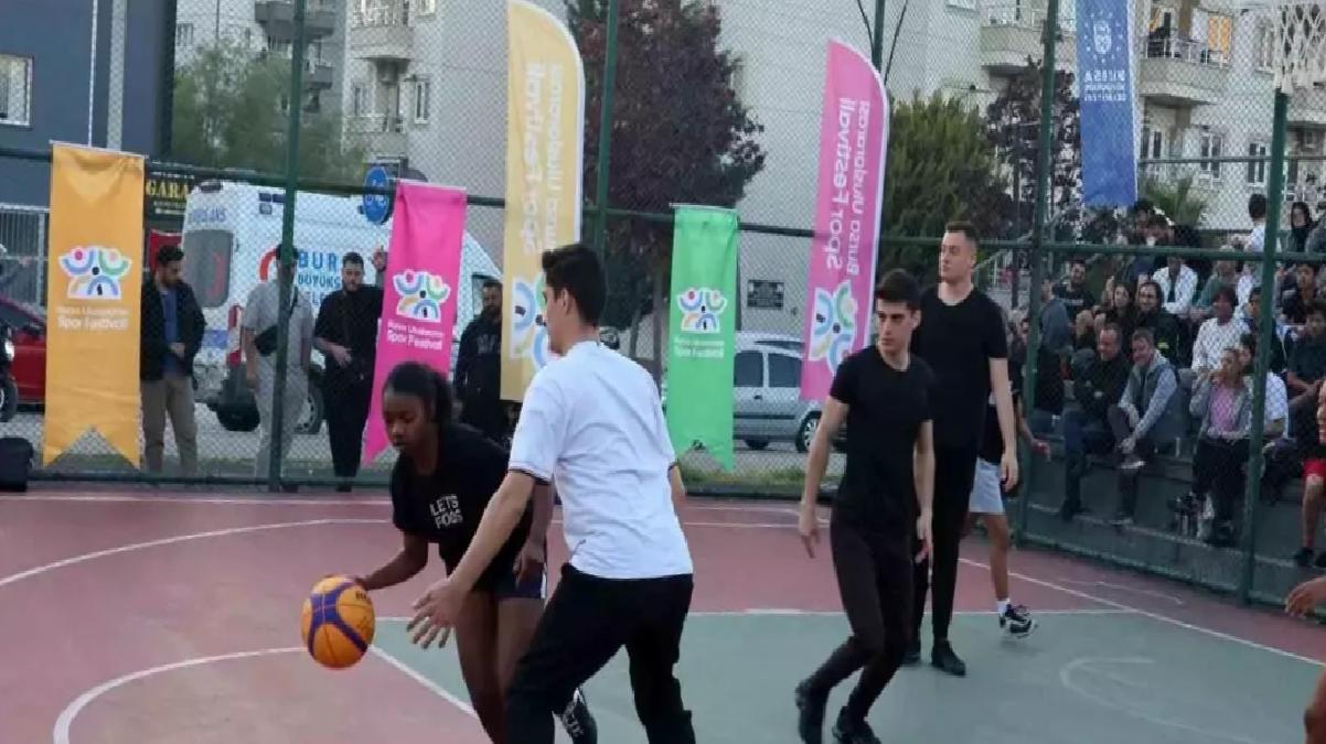 Bursa Uluslararası Spor Festivali’nde Sokak Basketbolu Turnuvası Heyecanı