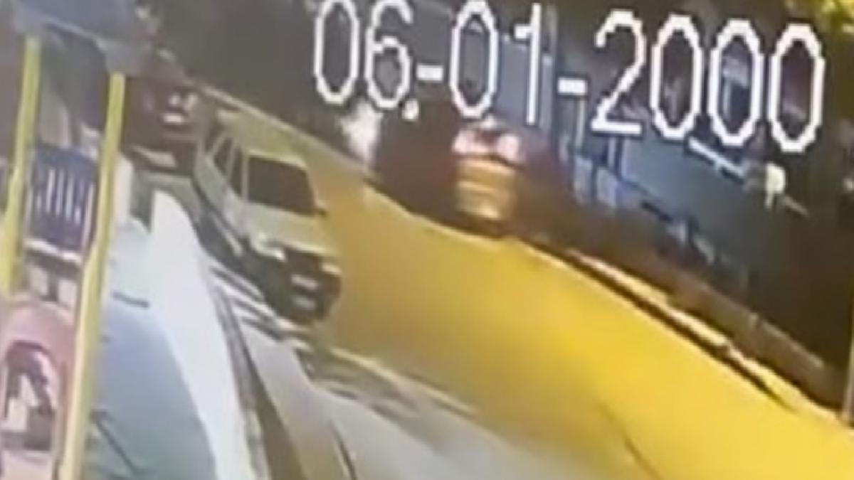 Bursa’da park halindeki araçlara çarpıp kaçtı