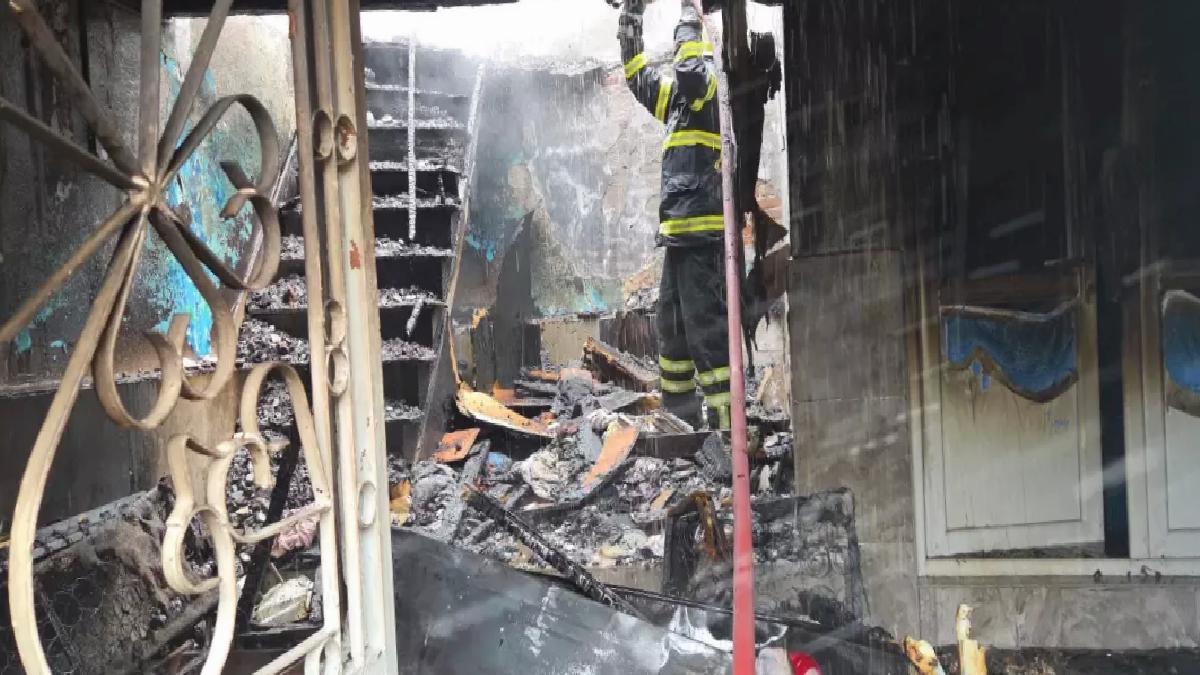 Bursa’da Yangın: 2 Katlı Ev Küle Döndü