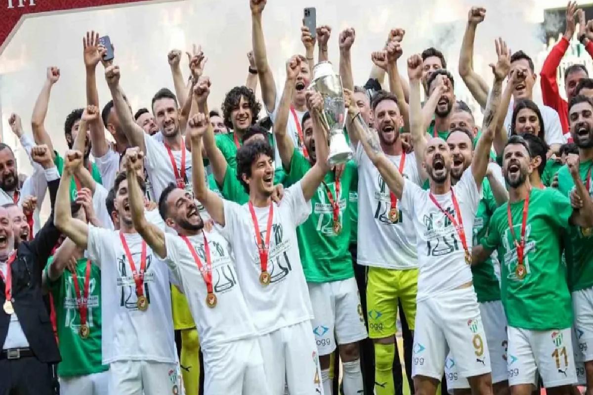 Bursaspor’da 8 Oyuncunun Sözleşmesi Sona Erdi