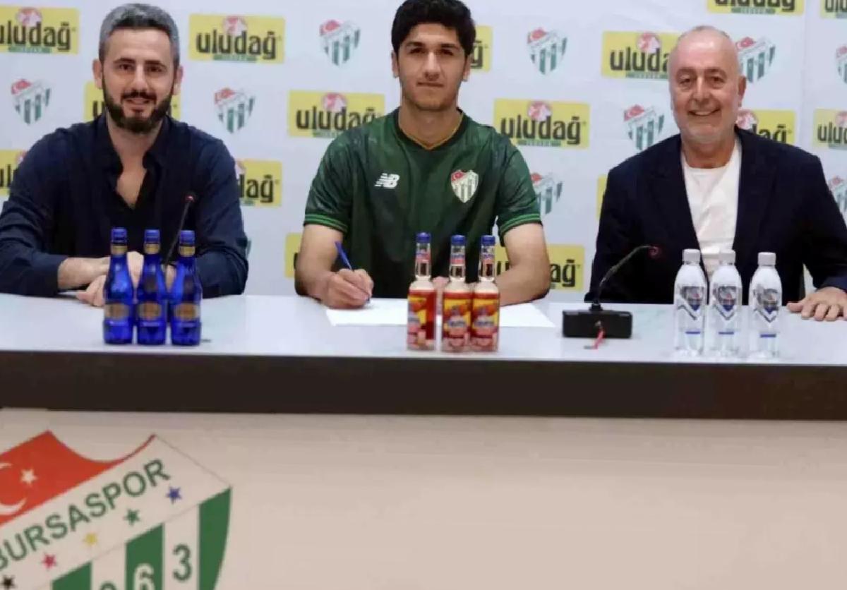 Bursaspor’dan Ensar Duman’a Profesyonel Sözleşme